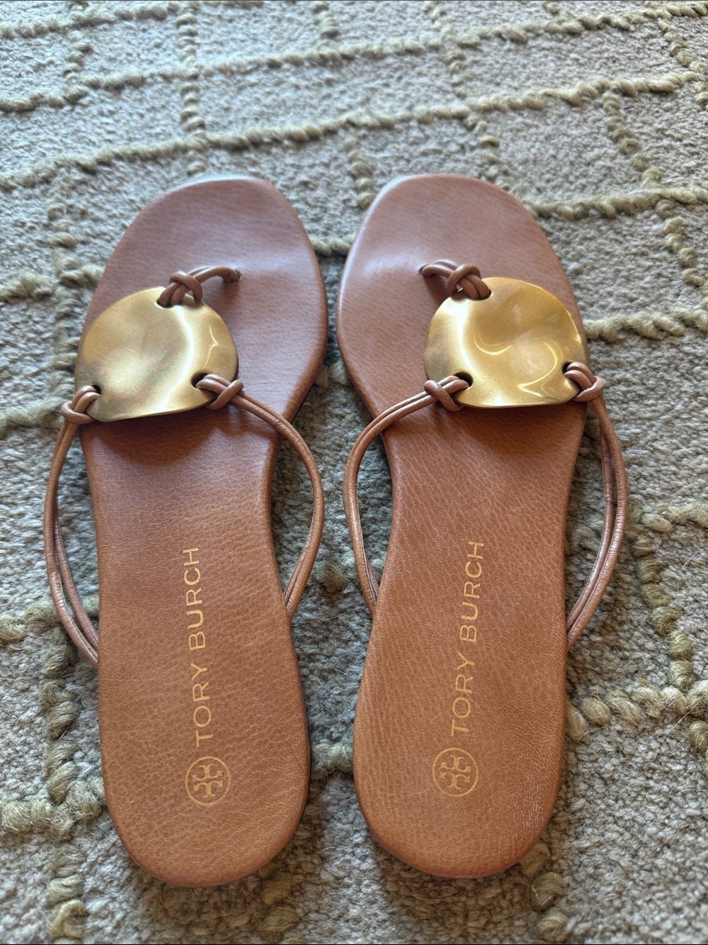 Tory Burch size 8 Leather Thong Sandals with Gold Disc Accent